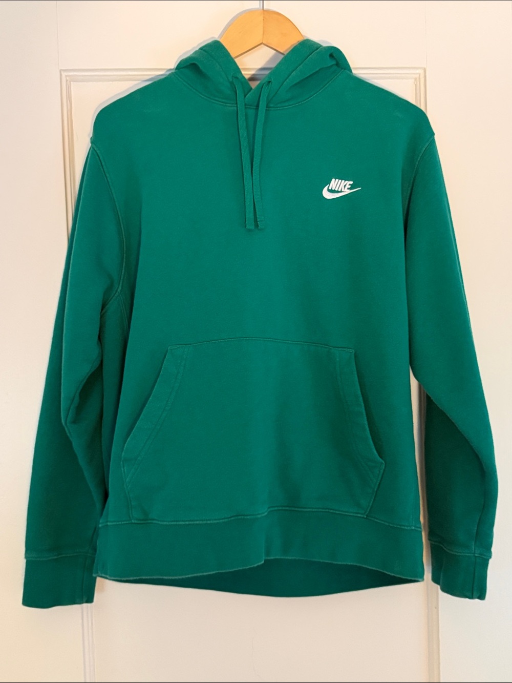 Nike Men’s Large Emerald Green Pullover Hoodie with White Swoosh